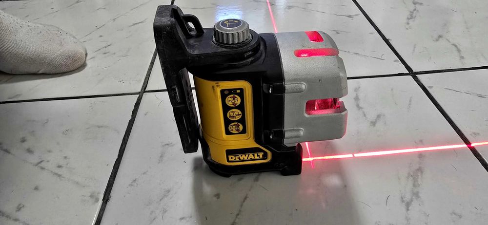 Лазерен нивелир dewalt
