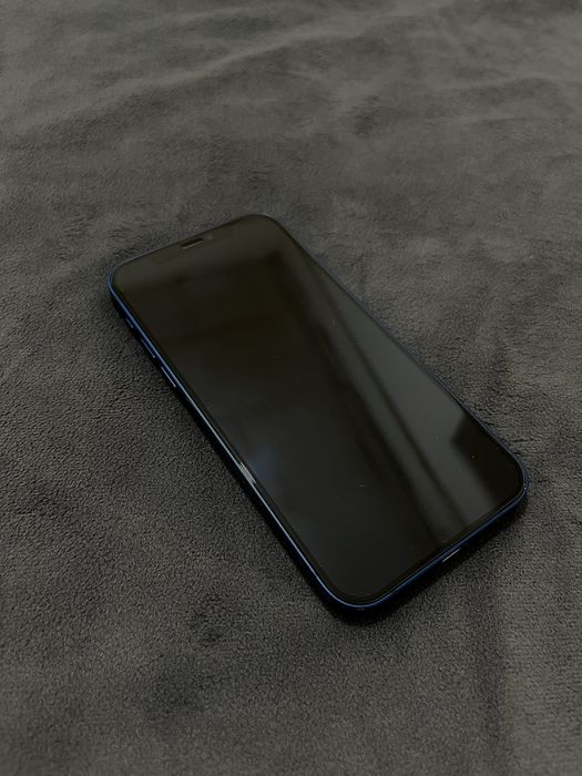 Продам Iphone 12