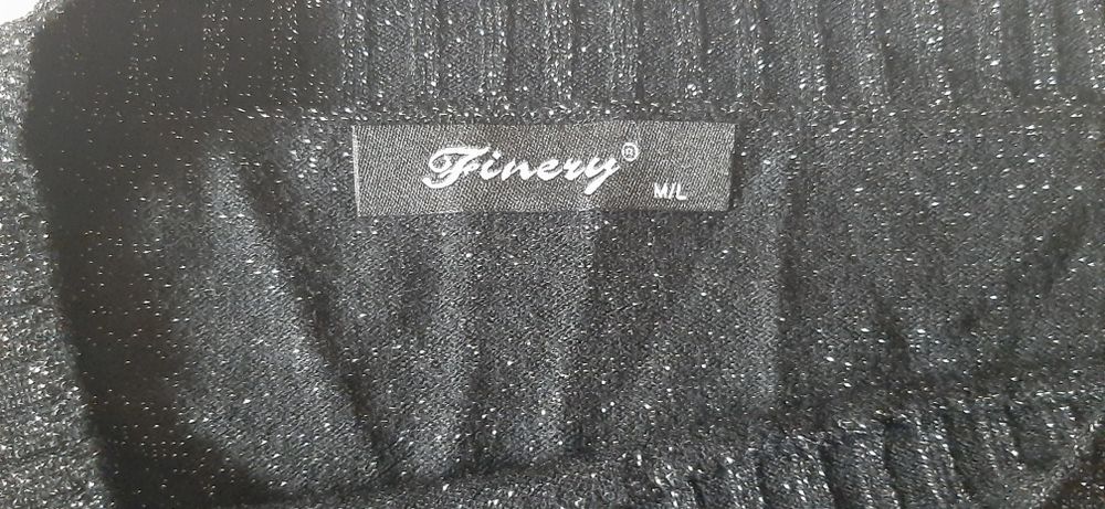 Pulover negru cu  argintiu ,nou cu etichetă,marimeaM/L