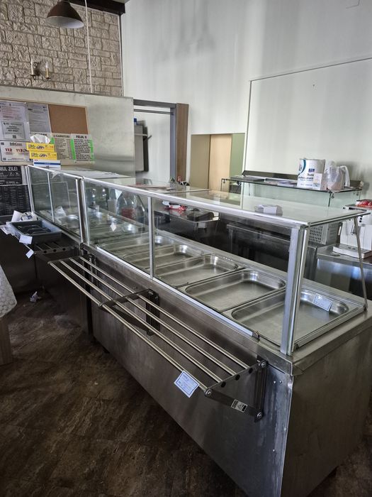Vitrine calde,vitrine reci,hotă,mese inox,aragaz profesional,horeca