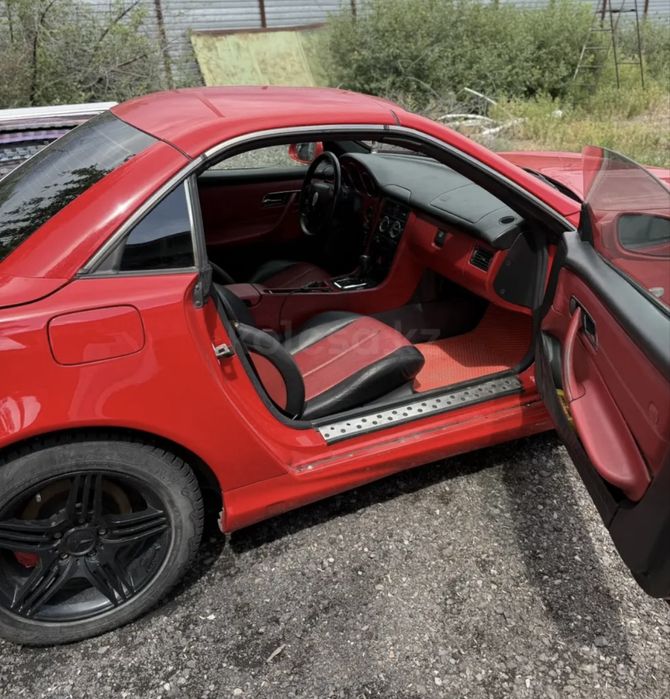 Продам Mercedes-Benz SLK 230