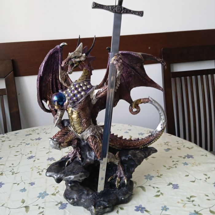 Статуэтка дракона