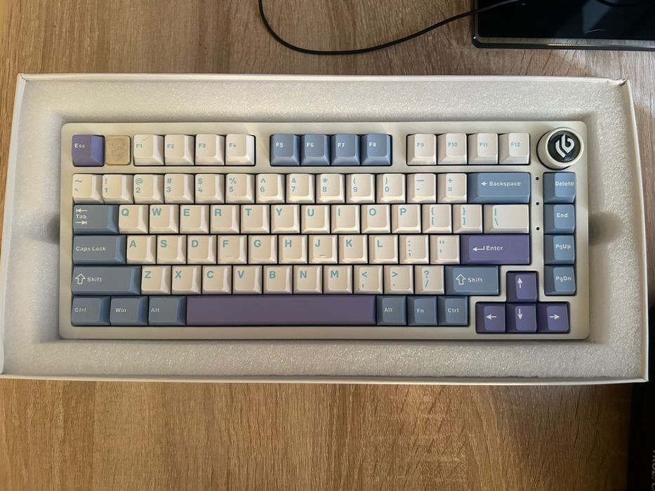 Продаю Клавиатуру LeoBogHI75