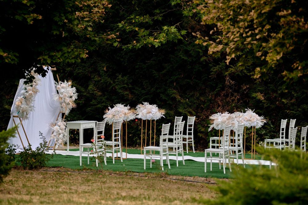 Inchiriez aranjamente florale arcada, stalpisori, panou foto