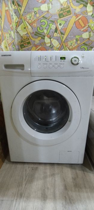 Продам стиральную машину Самсунг на запчасти самовывоз