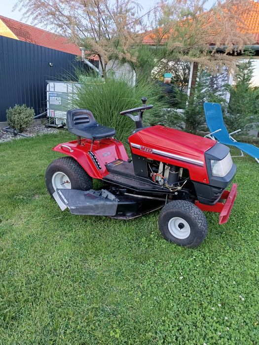 Tractoras tuns iarba Mtd