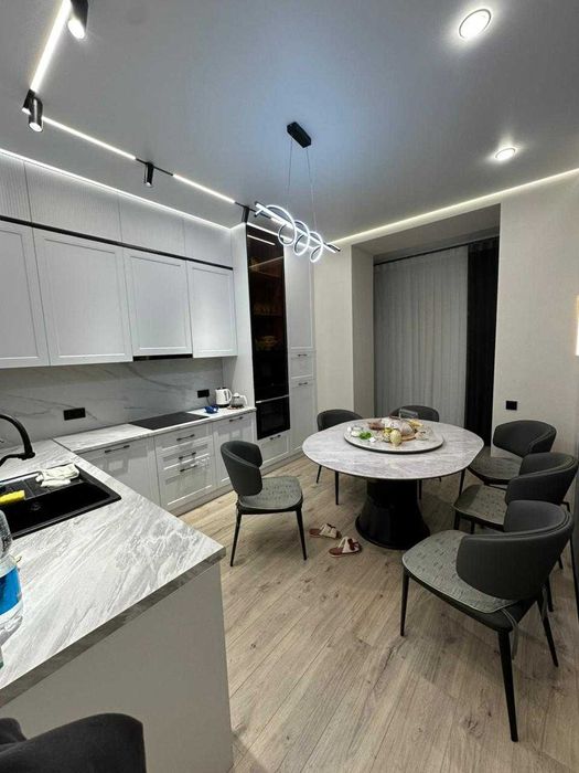 продаем 3х ком. квартиру в очень хорошем районе