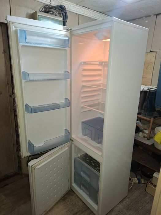 Продаётся холодильник веко хороший состоянии