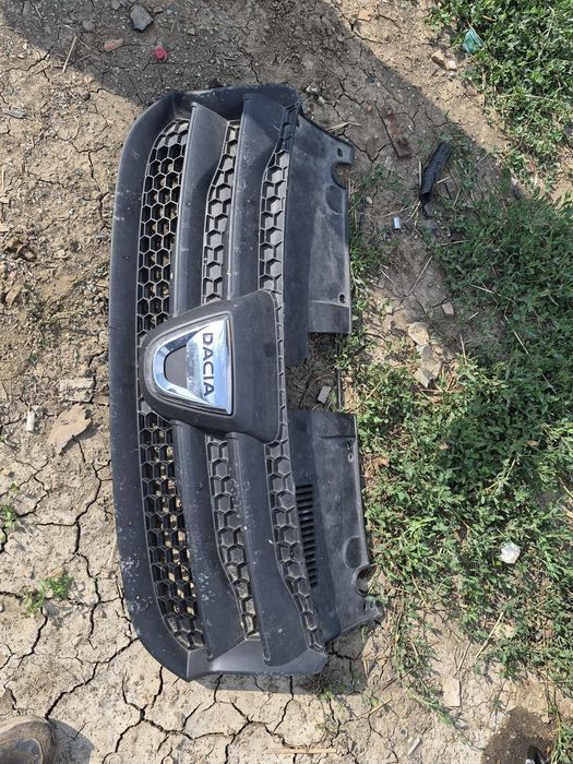 Grila bara fata radiator Dacia Logan 2015