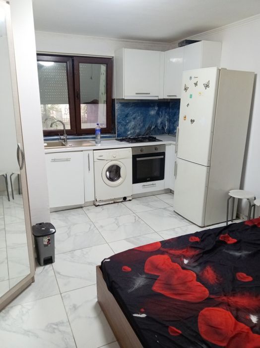 De închiriat garsoniera  mobilat utilat p din 4  aer condiționat, termopan, gresie