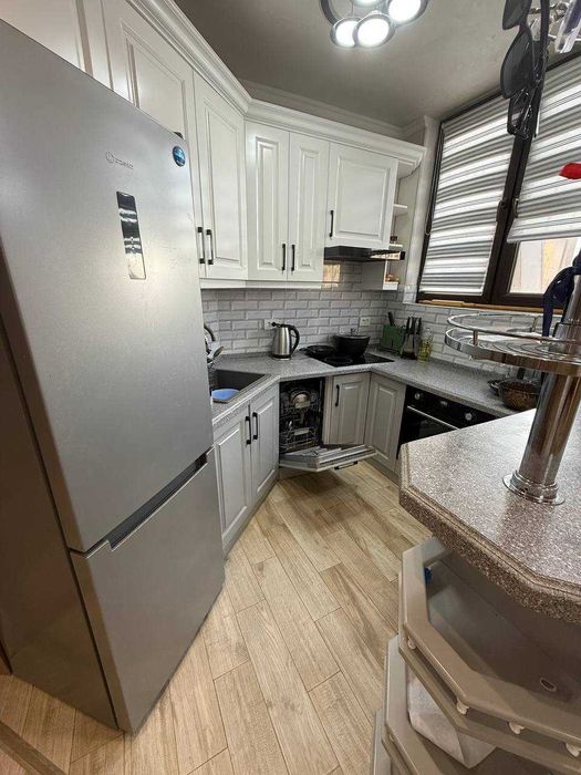 ПРОДАЕТСЯ 3/5/16 90м2 на: Улица Заводская.