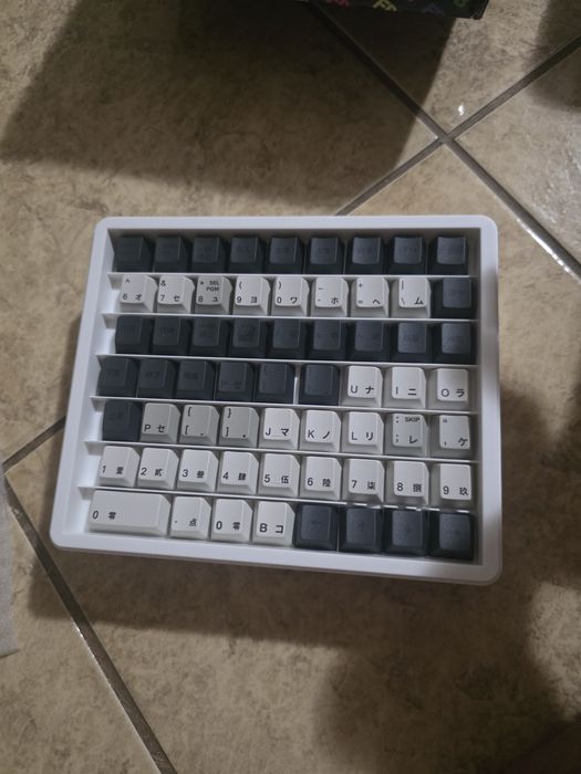 tastatură mecanică personalizabilă