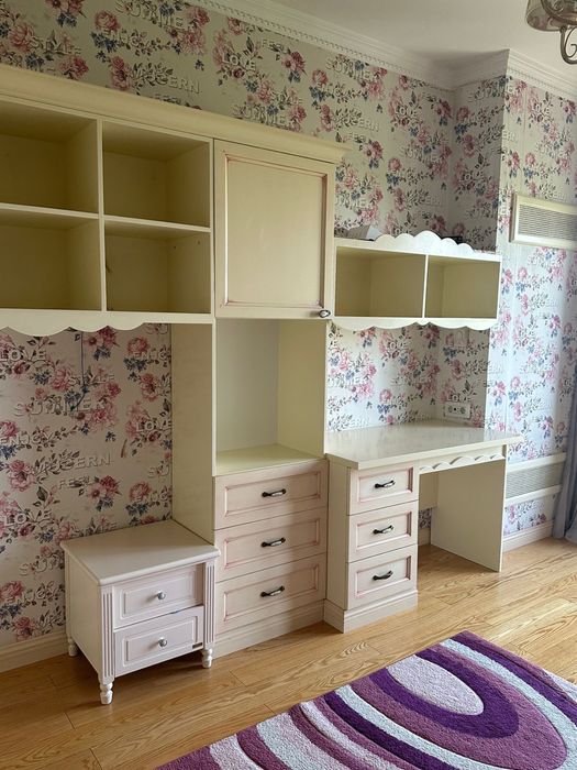 Продам встроеный детский гаарнитур для двух девочек, дерево, б/у