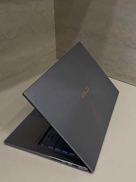 ASUS ZenBook в идеальном состоянии