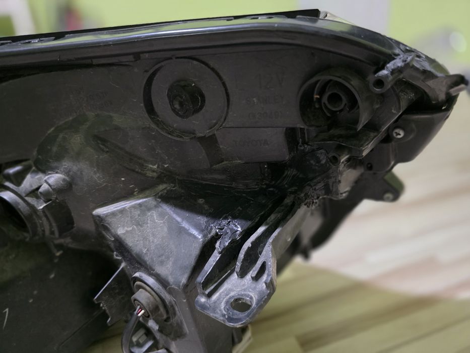 Фар Toyota Rav 4 hybrid