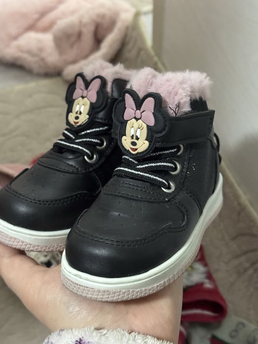 Новые очень теплве  и краствые , не одевали есть бирка