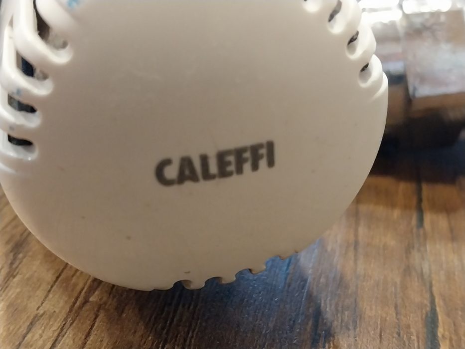 Кран с термоглава CALEFFI 4 броя, долно подаване и връщане.