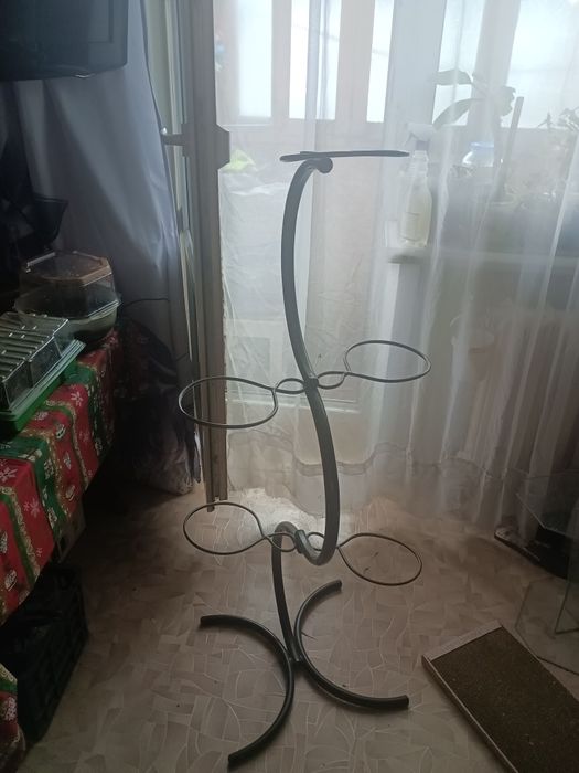 Продам подставку для цветов