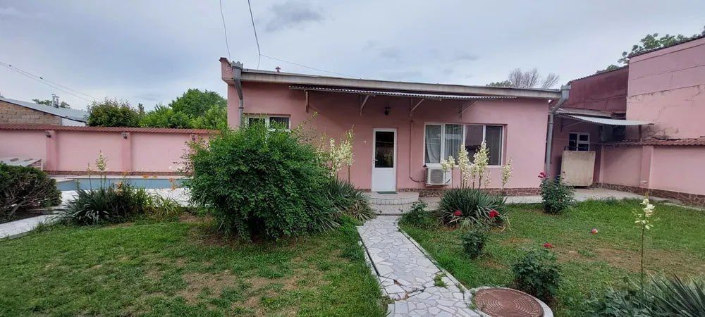 Продается участок 6.5 соток Госпиталка_2 бассейна и сауна