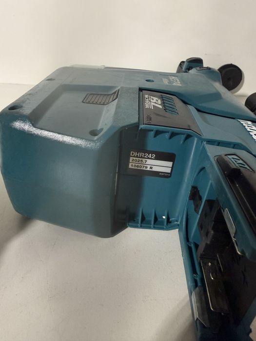 Makita DHR 242 rotopercutor cu aspirator