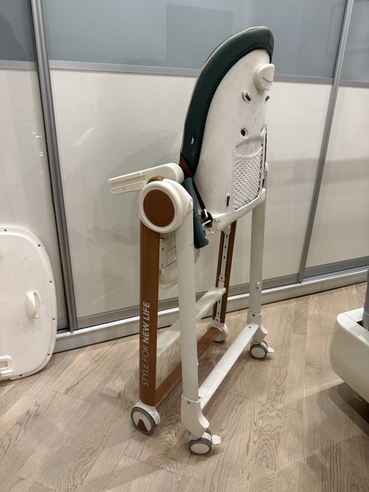 Стульчик для кормления Happy Baby Berny v2