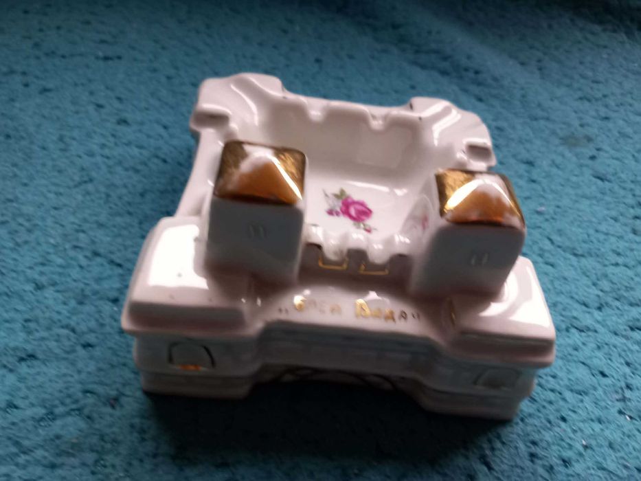 Пепелник Баба Вида