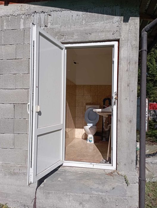 Teren +cladire de vanzare in Statiunea Voineasa