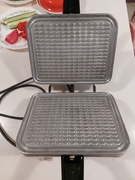 Вафельница Электровафельница