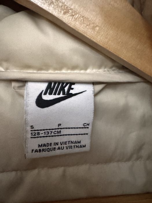 Бежово Якее Nike