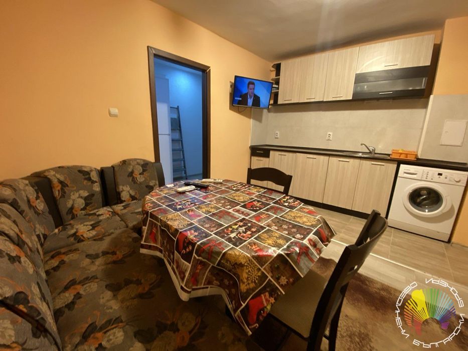 Дава се под наем Тристаен апартамент в Бургас, Център - 75 кв.м за 408 € - Снимка #1