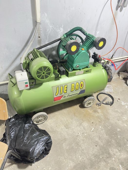 Продам компрессор 200л