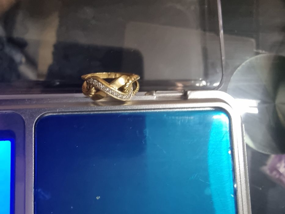 Продавам златен пръстен