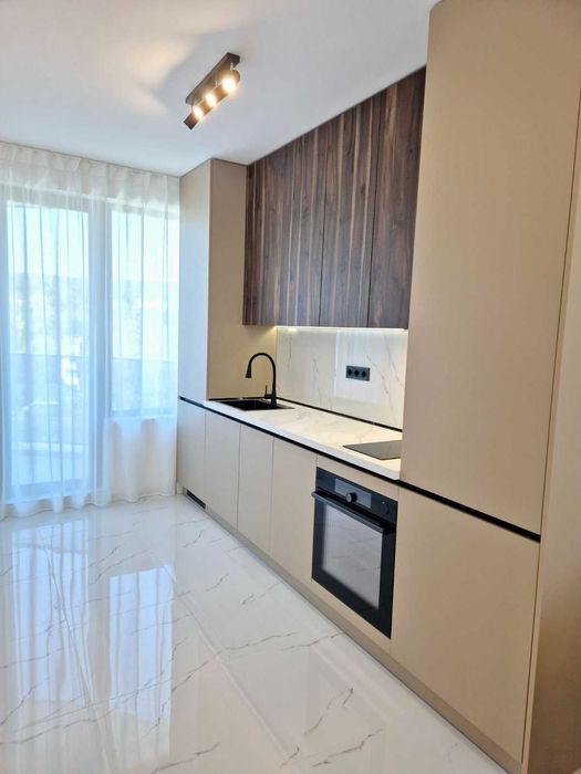 Продава се Тристаен апартамент в Варна, Възраждане 1 - 105 кв.м за 2085 €/кв.м - Снимка #10