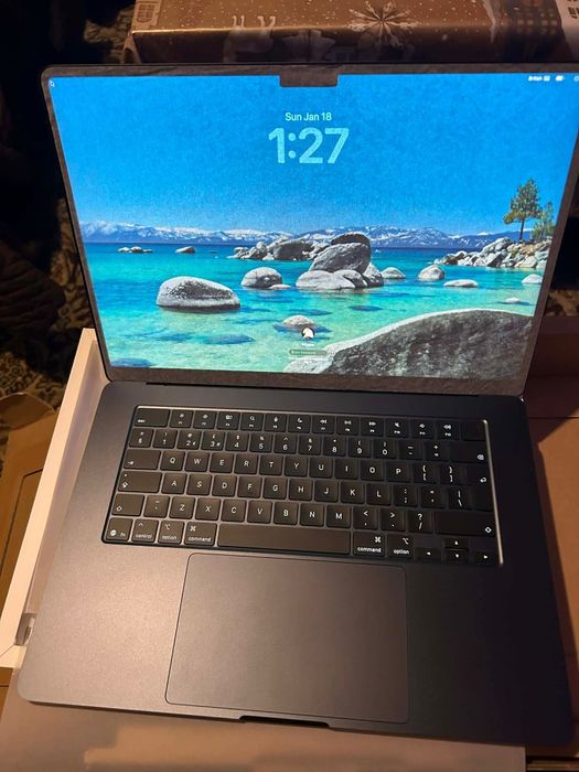 Apple Macbook 15  M4 2025