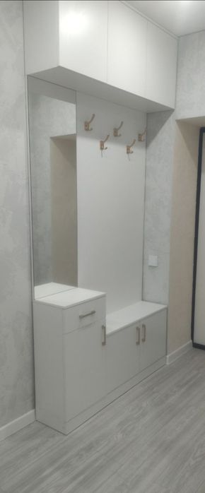 Мебель, шкафы, стол со стульями, гардеробная, прихожая, кровать