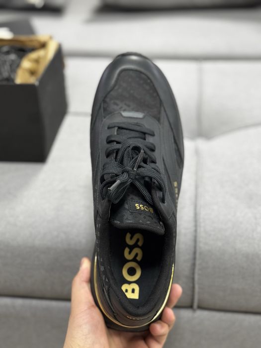 Оригинал кроссы “BOSS” новый