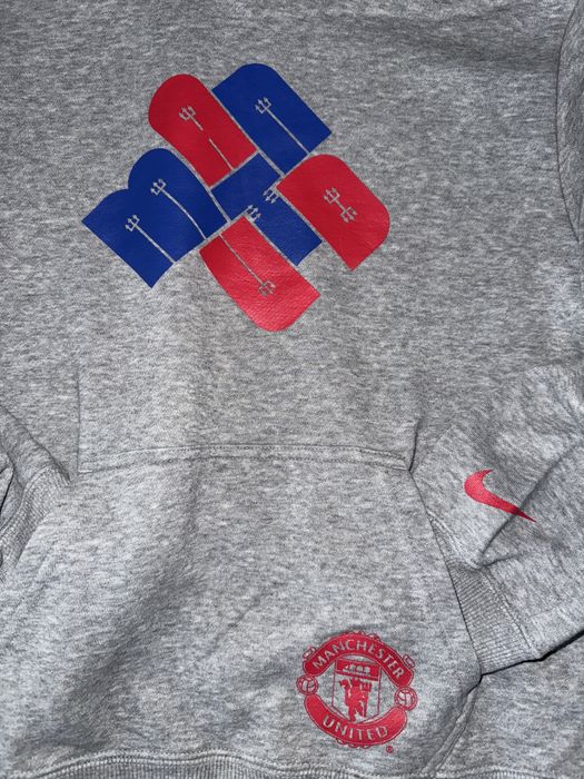 Nike горноще и суитшъри с подарък