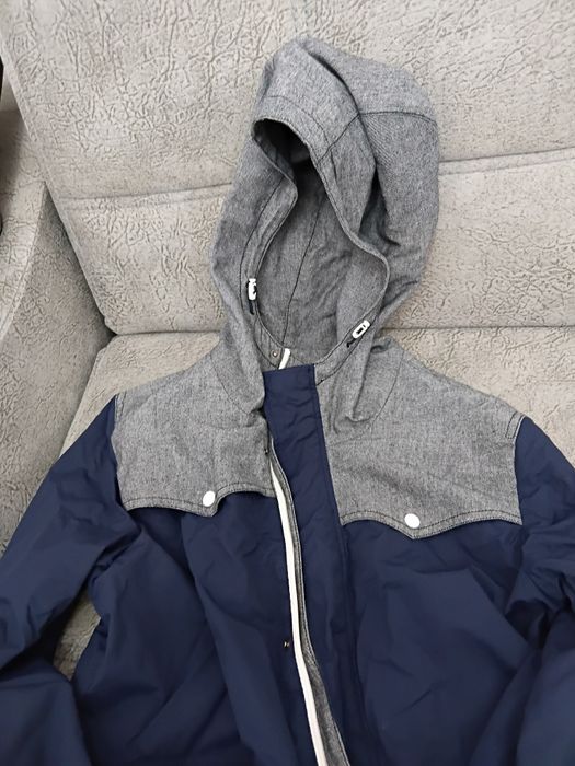 Продам ветровку .