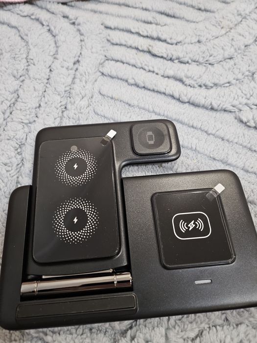 Продам зарядку три в одном