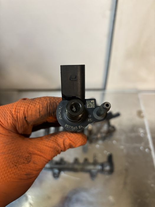 Помпа с дюзи и рейл Bmw b57