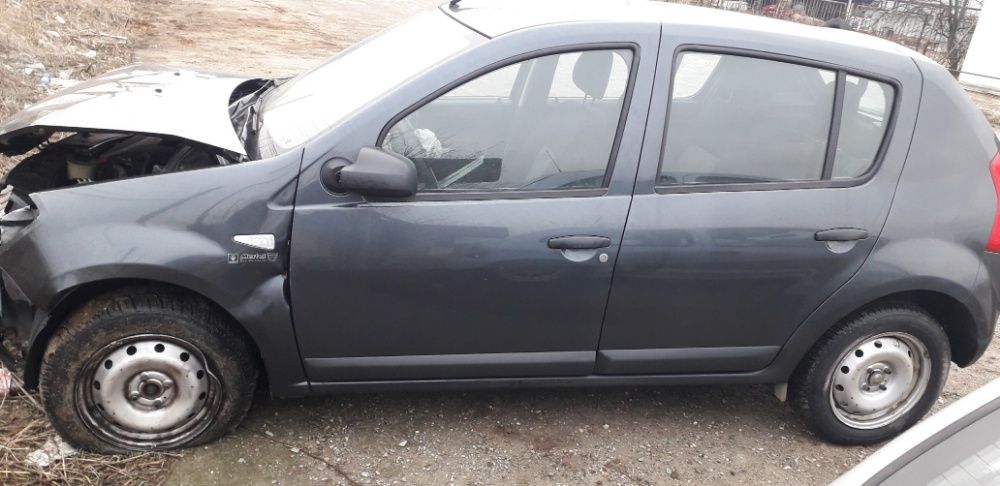 Врати дачия сандеро,капаци и всякакви други части