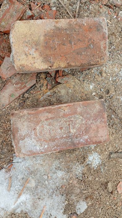 Cărămizi de vânzare cea mai bună la preț bun avem bune  Crmizi