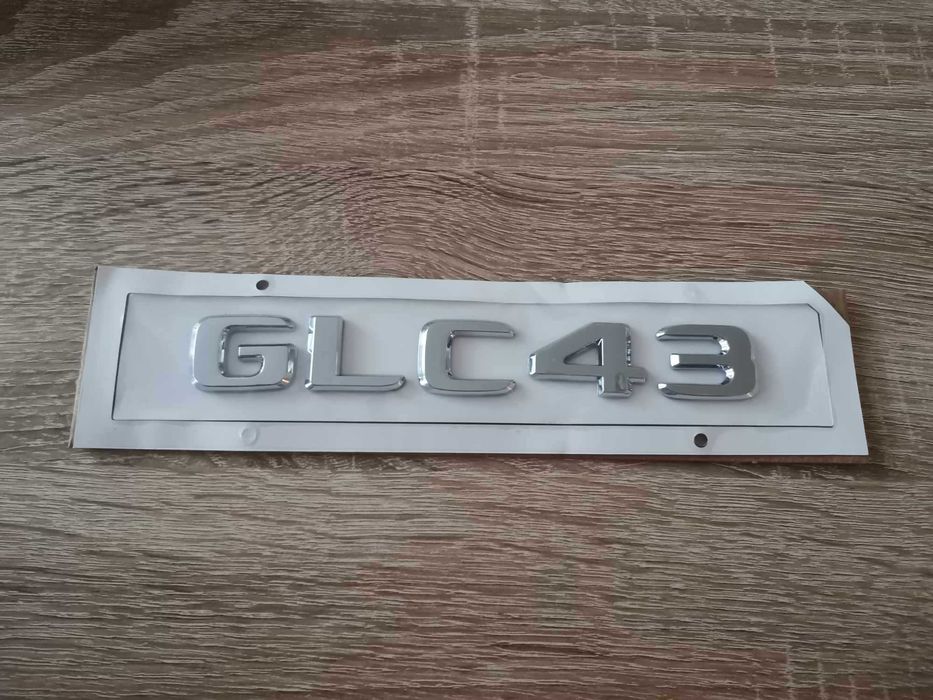 сребрист надпис Mercedes Benz GLC 43