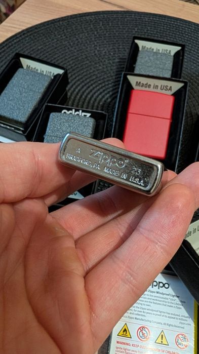 Vând brichete zippo