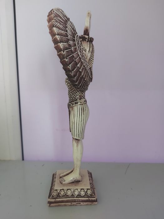 Стуэтка из кости нова