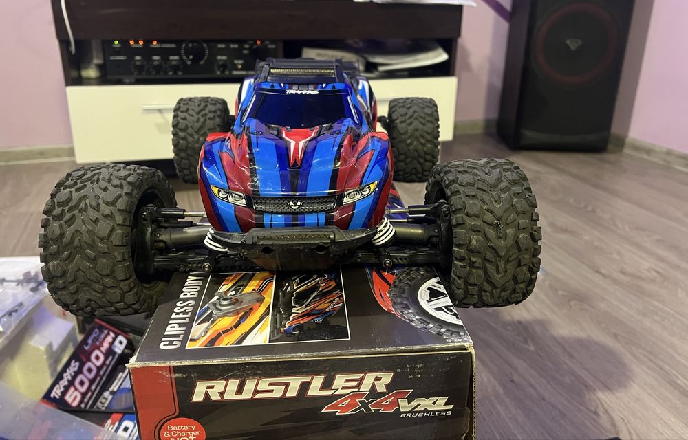 Traxxas rustler 4x4 VXL brushles