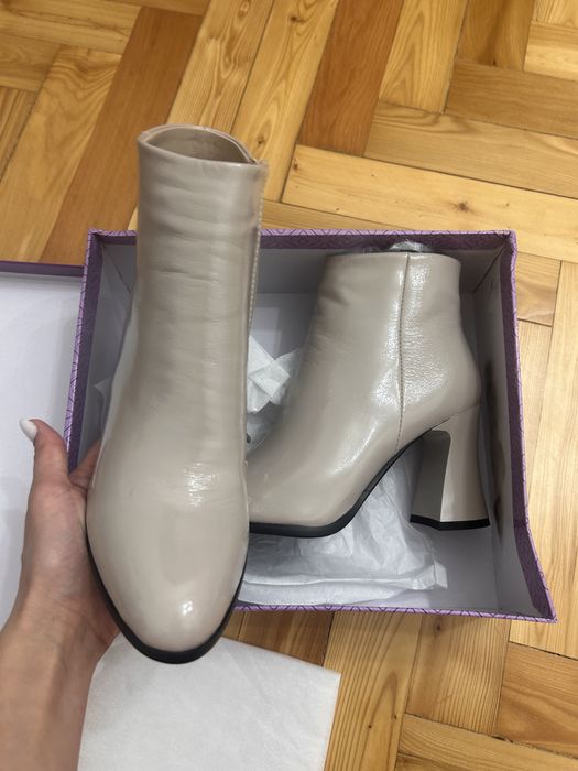 Продам женские ботинки осень