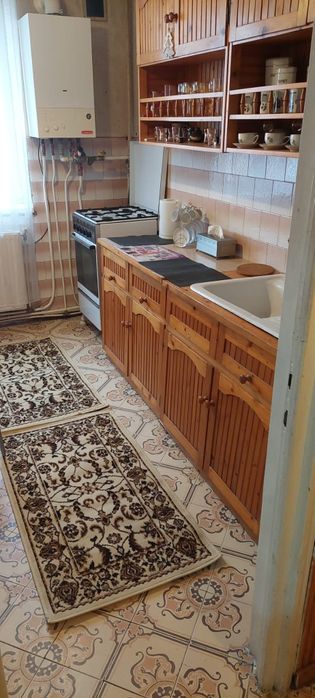 Închiriez apartament cu 2 camere mobilat, etaj 1 în Turda