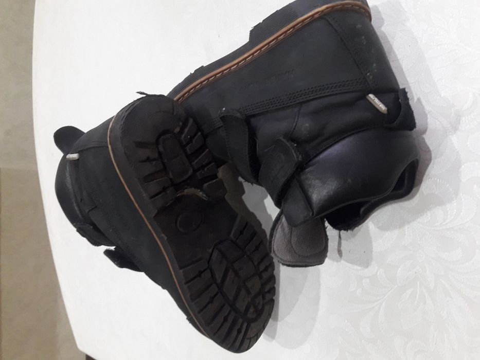 Продам детские ботинки