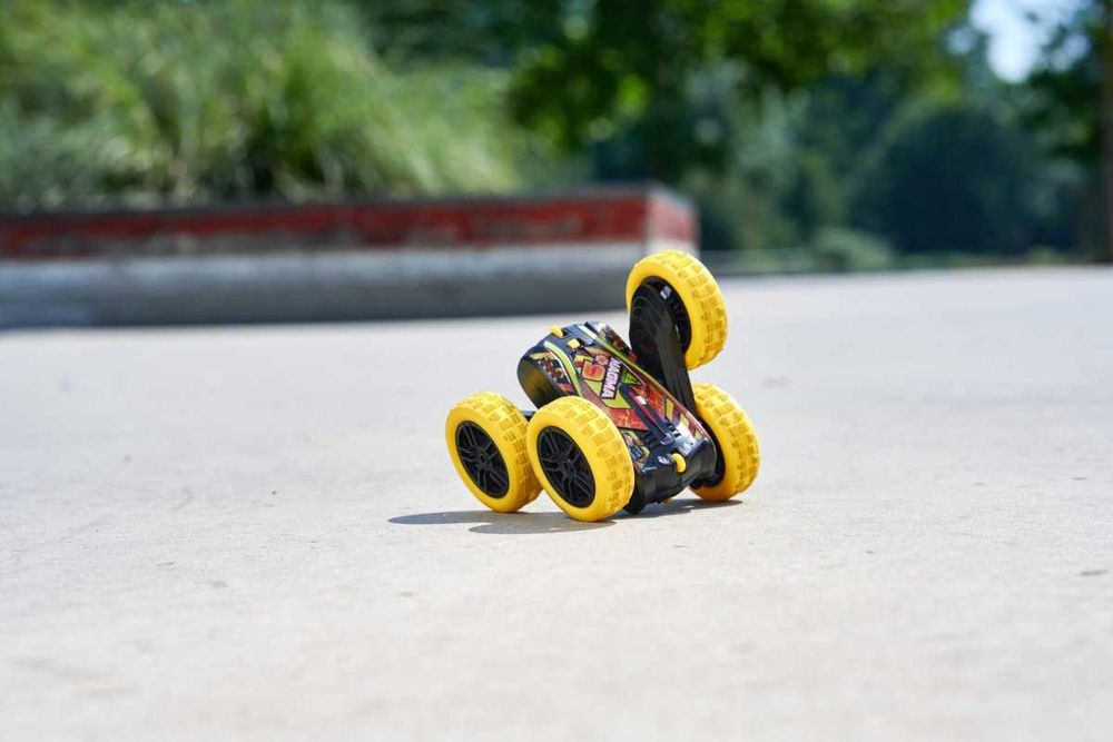 Розова бърза кола с дистанционно въртене на 360 градуса - 2 цвята